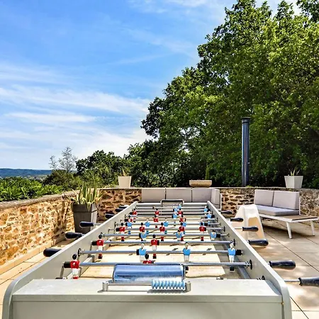 Nice In With Outdoor Swimming Pool, Private Swimming Pool And 5 Bedrooms Ferienhaus