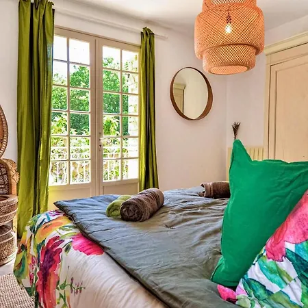 Nice In With Outdoor Swimming Pool, Private Swimming Pool And 5 Bedrooms Ferienhaus