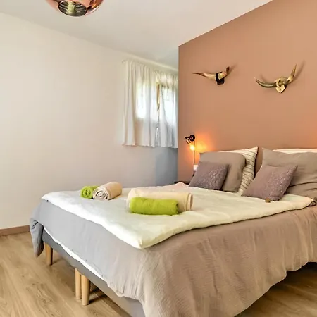 Ferienhaus Nice In With Outdoor Swimming Pool, Private Swimming Pool And 5 Bedrooms *