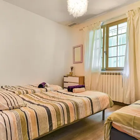 Nice In With Outdoor Swimming Pool, Private Swimming Pool And 5 Bedrooms Ferienhaus